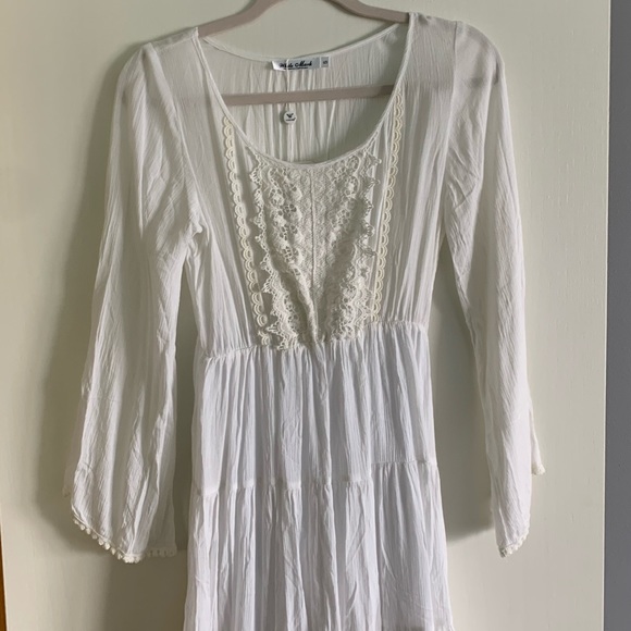 Flowy White Bohemian Dress - Picture 1 of 3